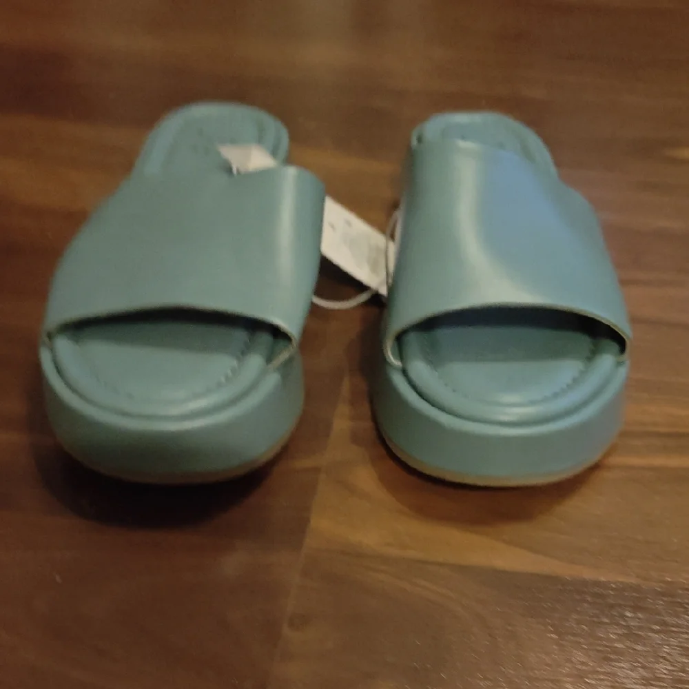 BWT a new day Platform Sandals